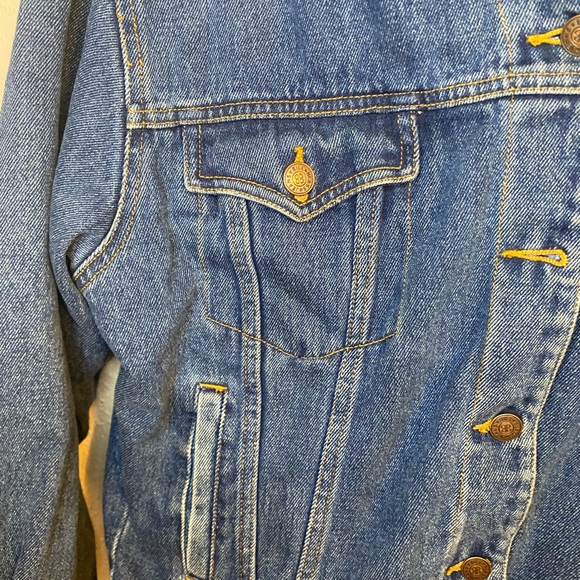 VINTAGE JEAN JACKET! - Picture 8 of 9